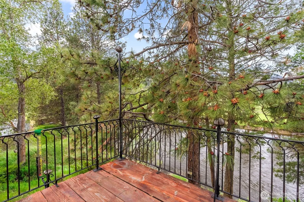21 Louie Creek Road Curlew, WA 99118