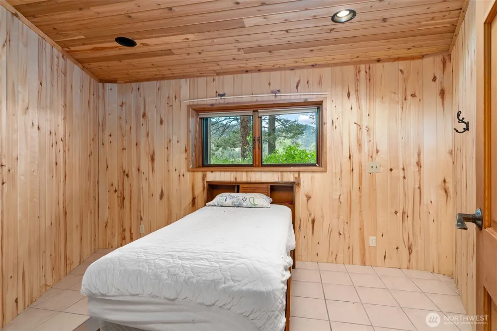 21 Louie Creek Road Curlew, WA 99118