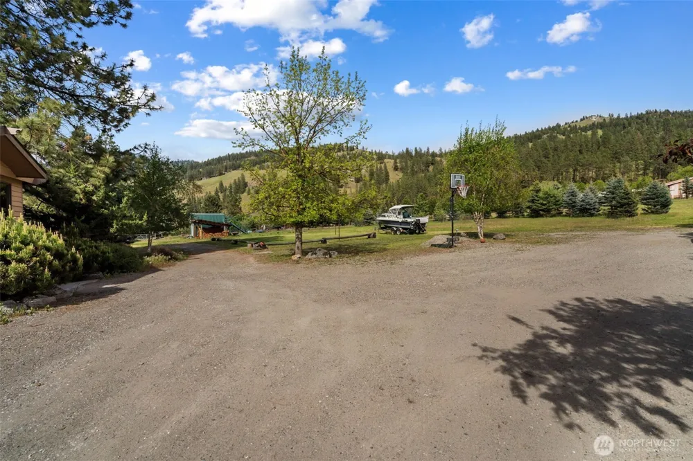 21 Louie Creek Road Curlew, WA 99118