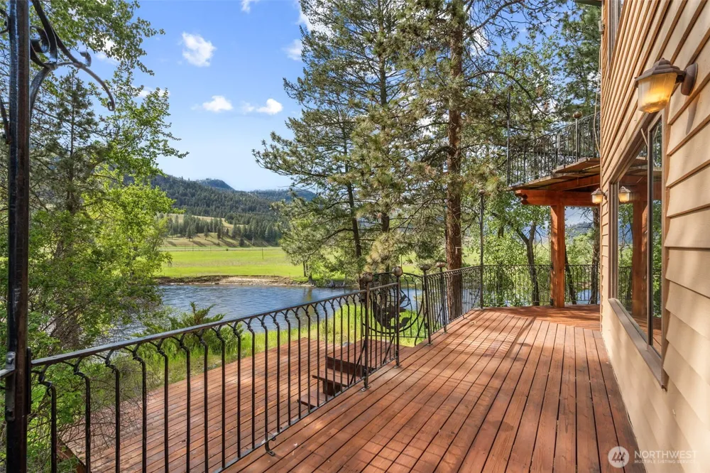 21 Louie Creek Road Curlew, WA 99118
