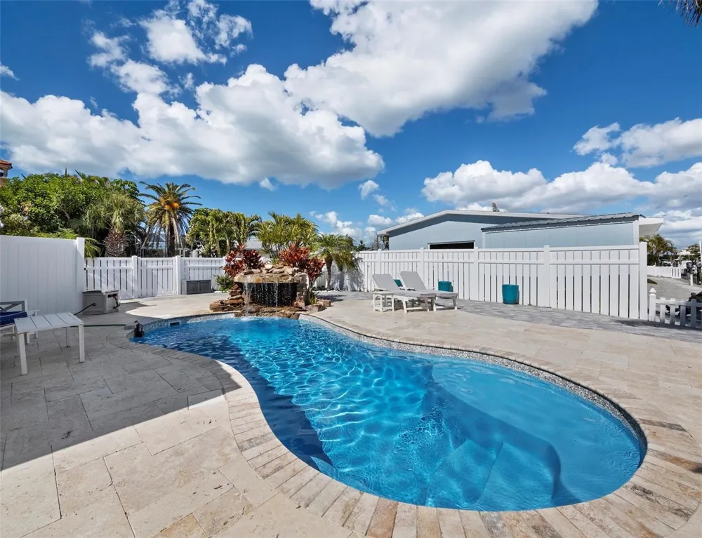 726 JUNGLE QUEEN WAY Longboat Key, FL 34228