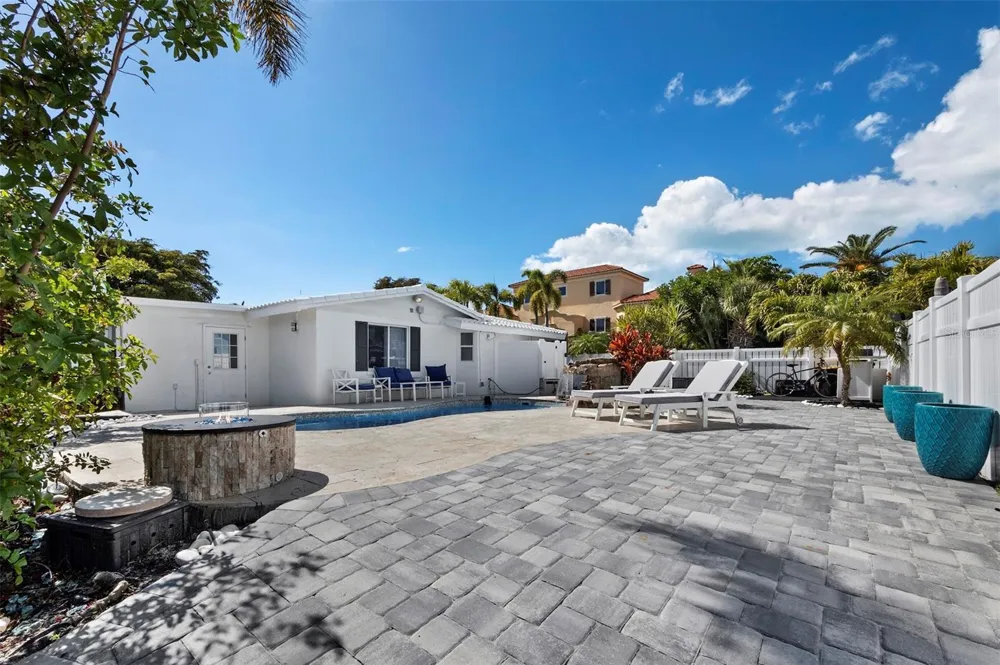 726 JUNGLE QUEEN WAY Longboat Key, FL 34228