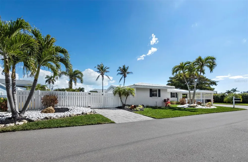 726 JUNGLE QUEEN WAY Longboat Key, FL 34228
