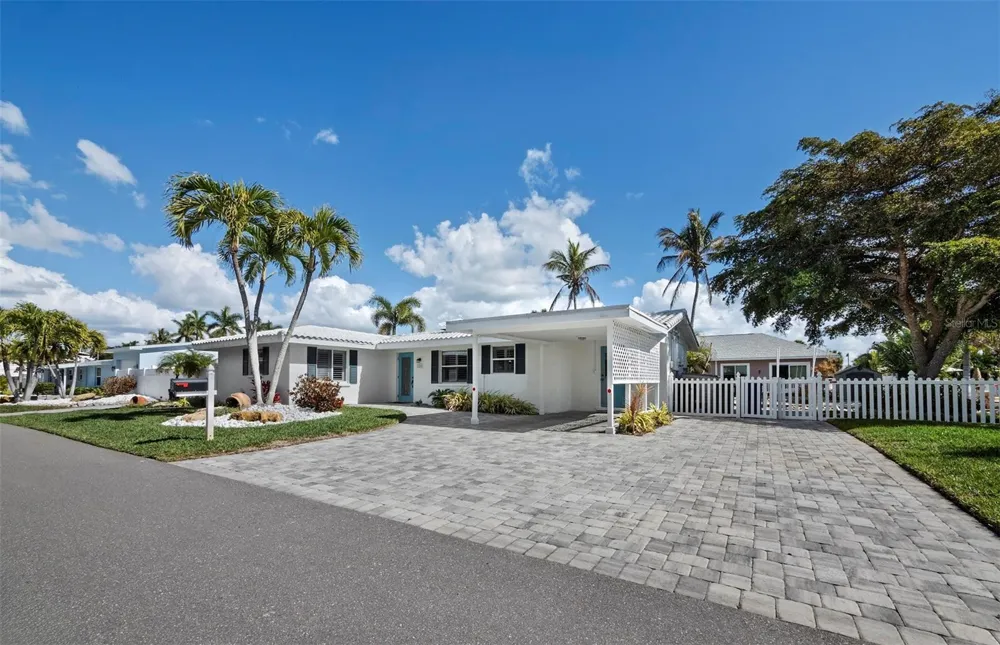 726 JUNGLE QUEEN WAY Longboat Key, FL 34228
