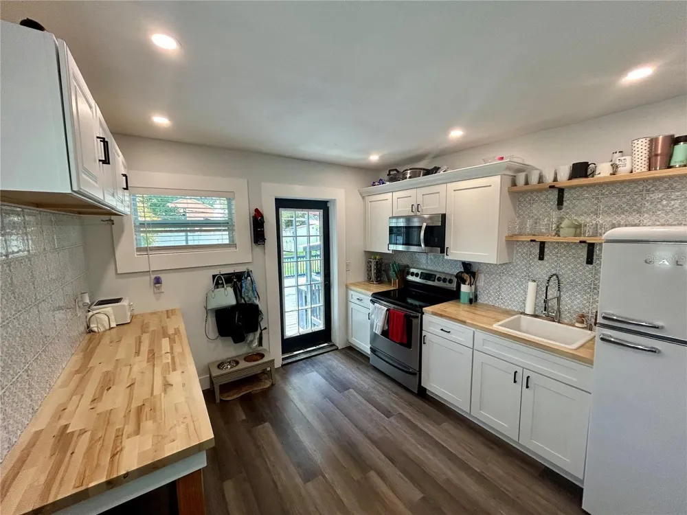 3550 2ND AVENUE S St Petersburg, FL 33711