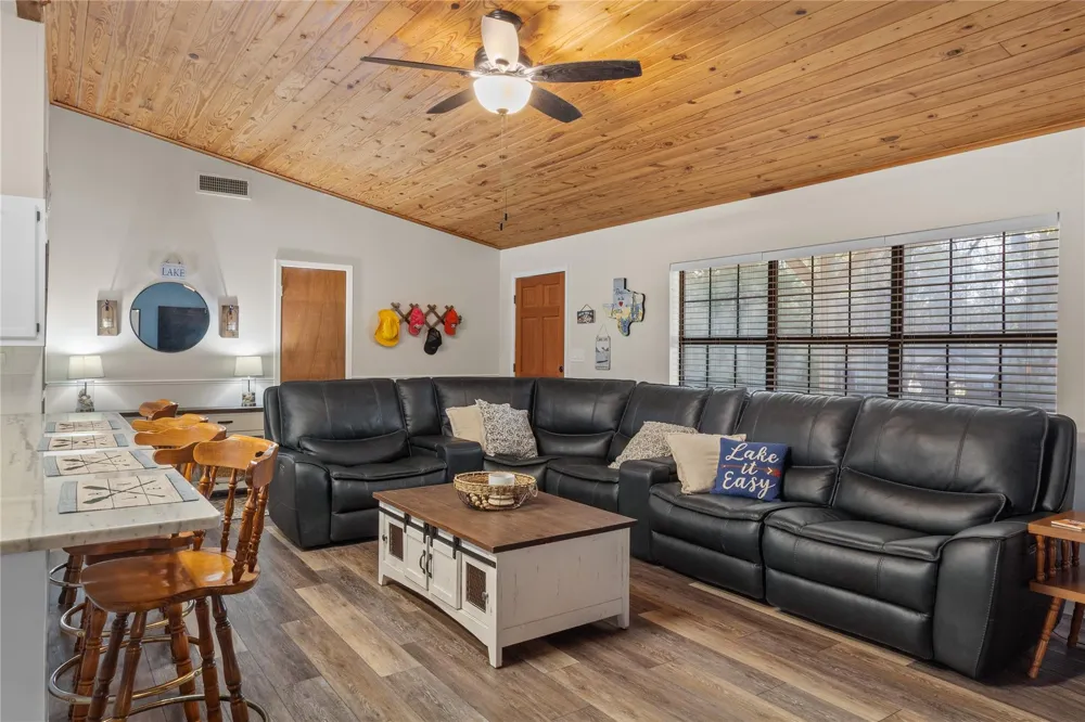 322 Parkside Drive Zavalla, TX 75980