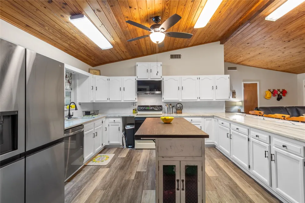 322 Parkside Drive Zavalla, TX 75980
