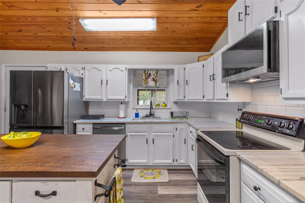 322 Parkside Drive Zavalla, TX 75980