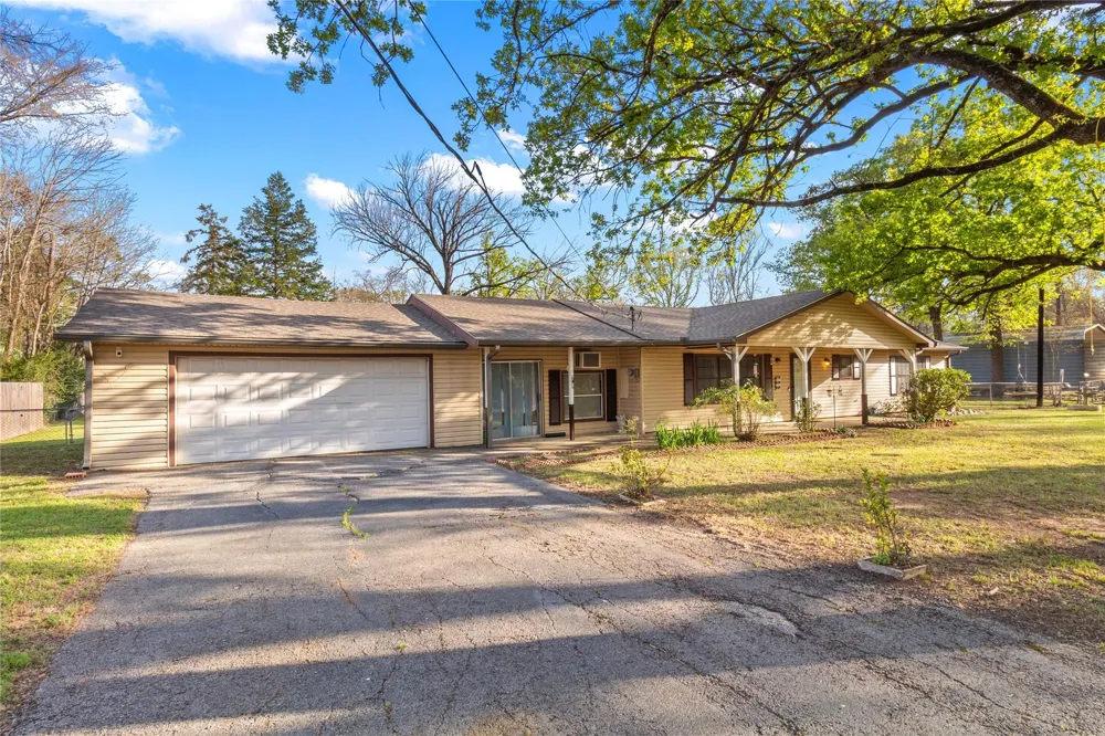 322 Parkside Drive Zavalla, TX 75980