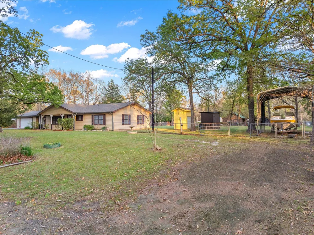 322 Parkside Drive Zavalla, TX 75980