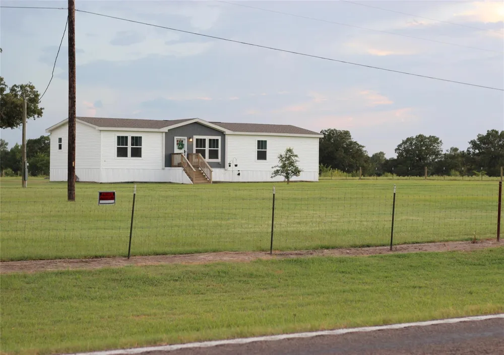 5330 Highway 75 S Madisonville, TX 77864
