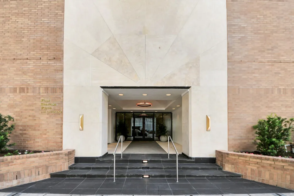 1300 Lamar Street Street #T8 Houston, TX 77010