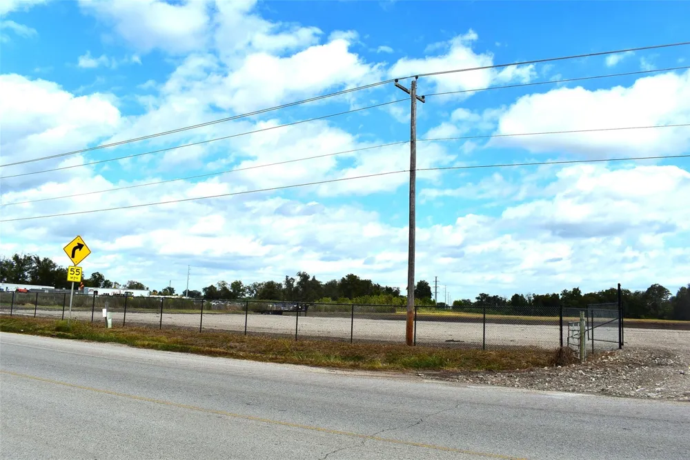 8911 Fm 524 Road Sweeny, TX 77480
