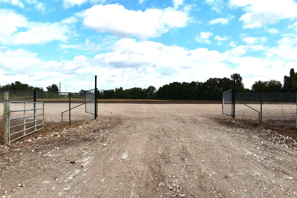 8911 Fm 524 Road Sweeny, TX 77480