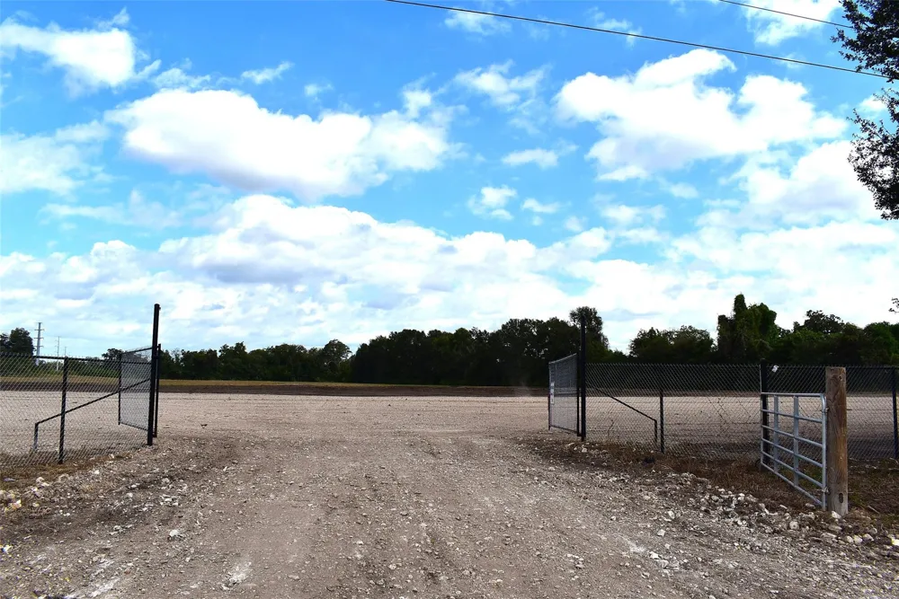 8911 Fm 524 Road Sweeny, TX 77480
