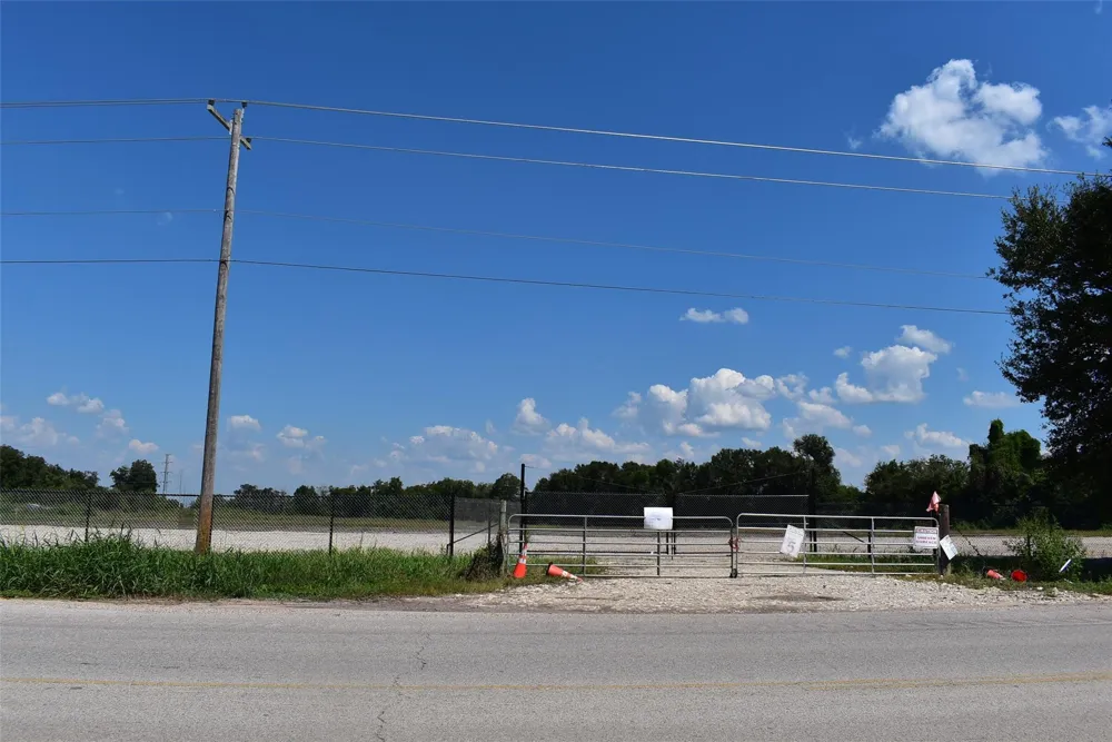 8911 Fm 524 Road Sweeny, TX 77480