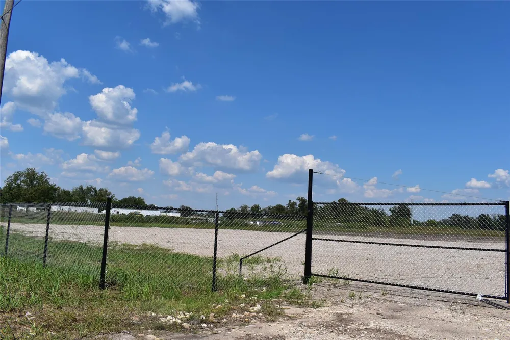 8911 Fm 524 Road Sweeny, TX 77480