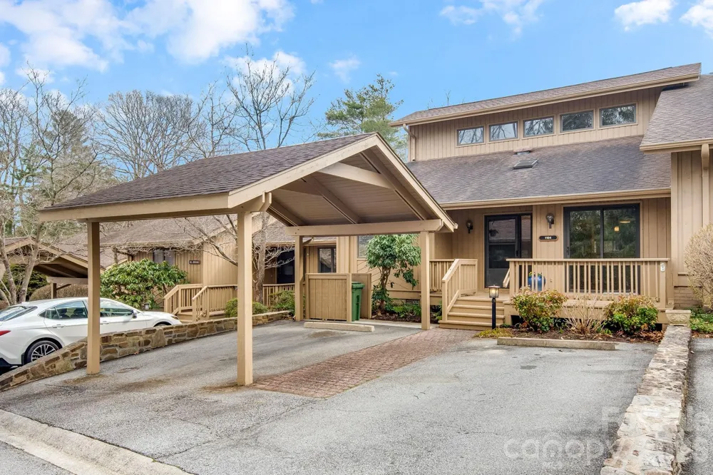 1104 Red Oak Drive Hendersonville, NC 28791
