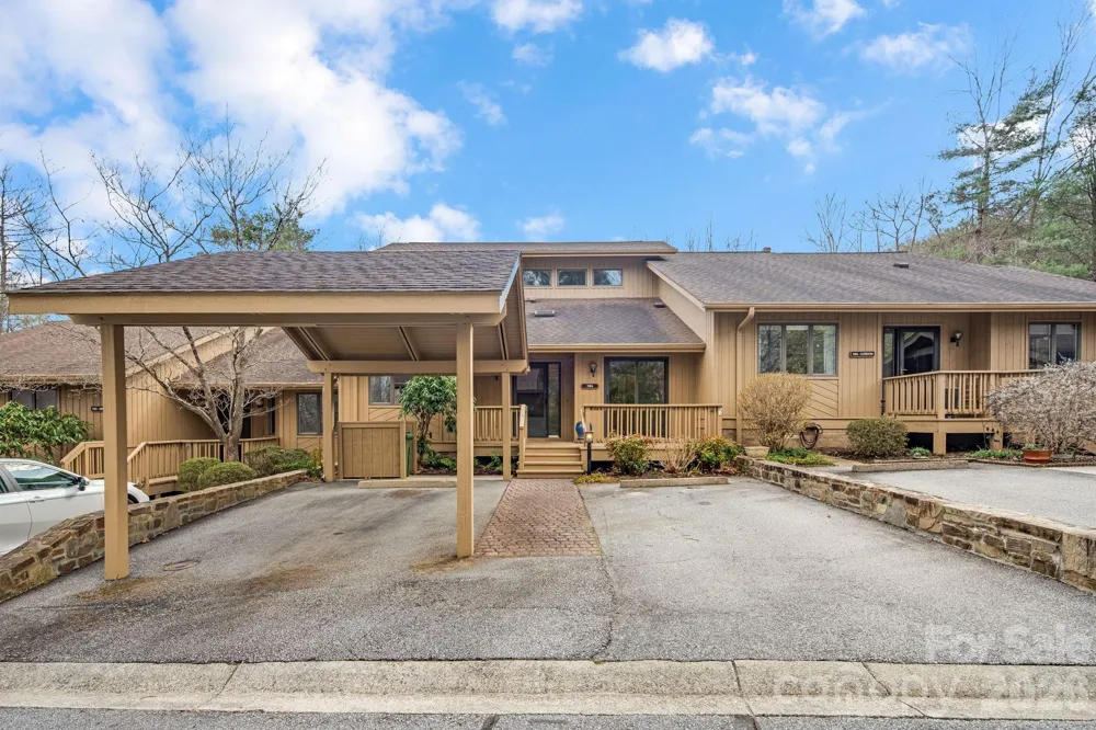 1104 Red Oak Drive Hendersonville, NC 28791
