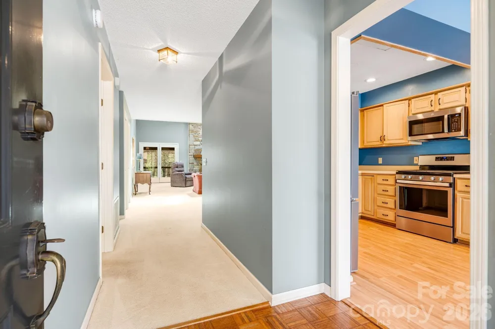 1104 Red Oak Drive Hendersonville, NC 28791