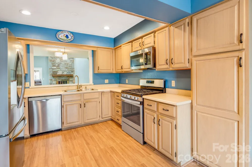 1104 Red Oak Drive Hendersonville, NC 28791
