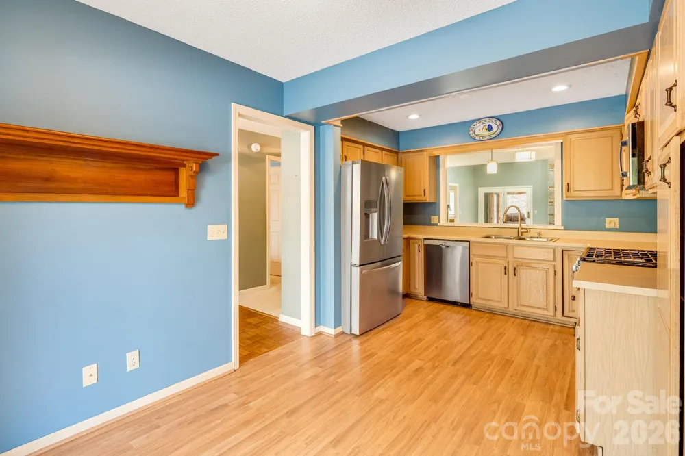 1104 Red Oak Drive Hendersonville, NC 28791
