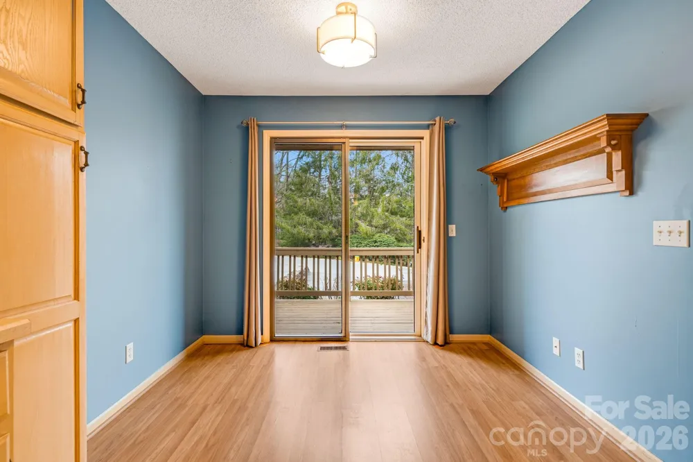 1104 Red Oak Drive Hendersonville, NC 28791