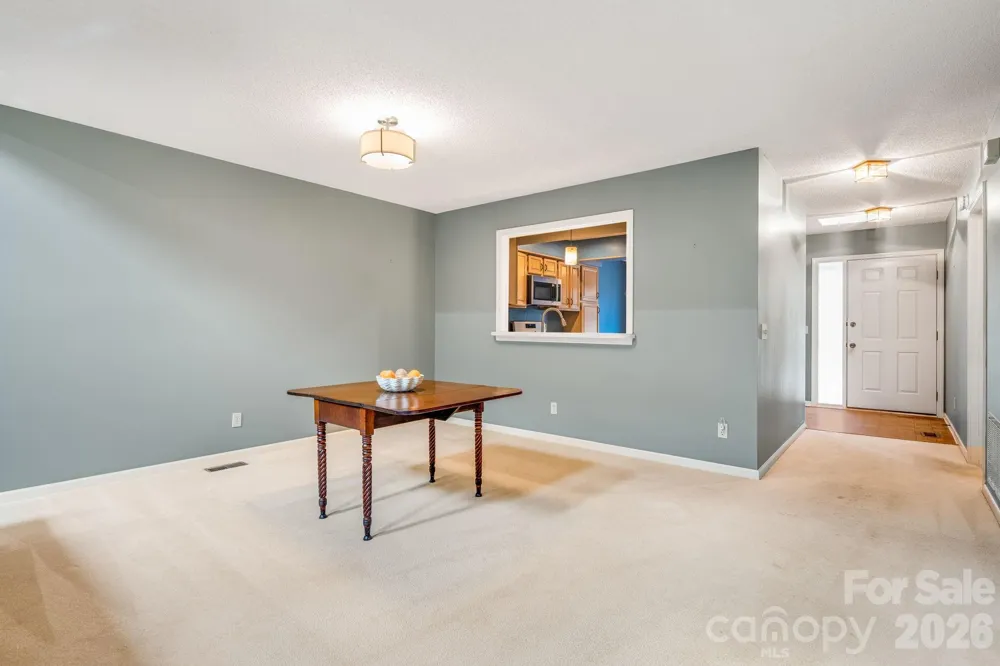 1104 Red Oak Drive Hendersonville, NC 28791