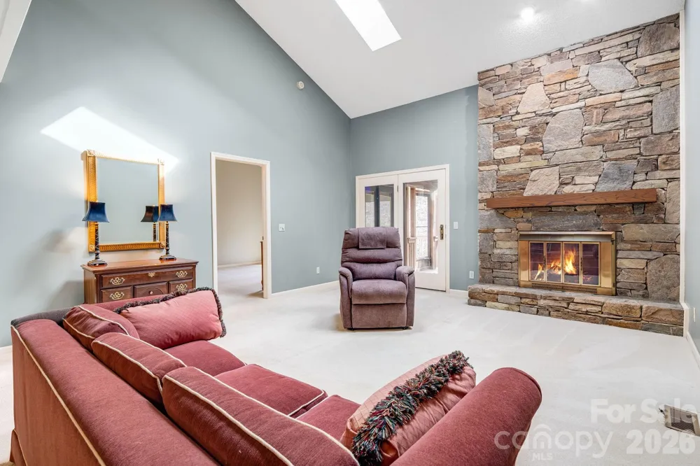 1104 Red Oak Drive Hendersonville, NC 28791