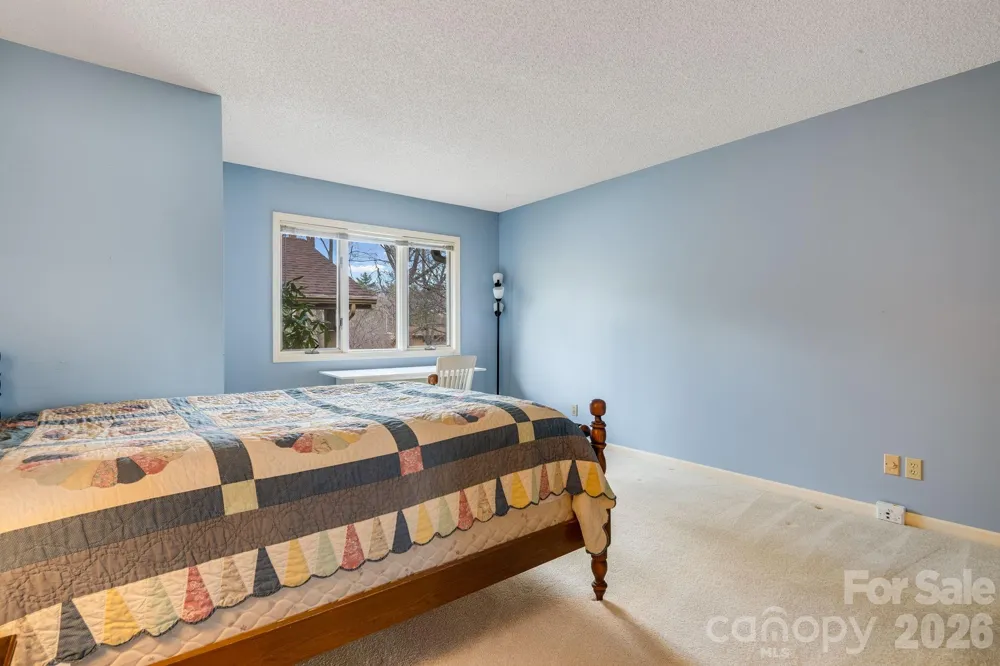 1104 Red Oak Drive Hendersonville, NC 28791