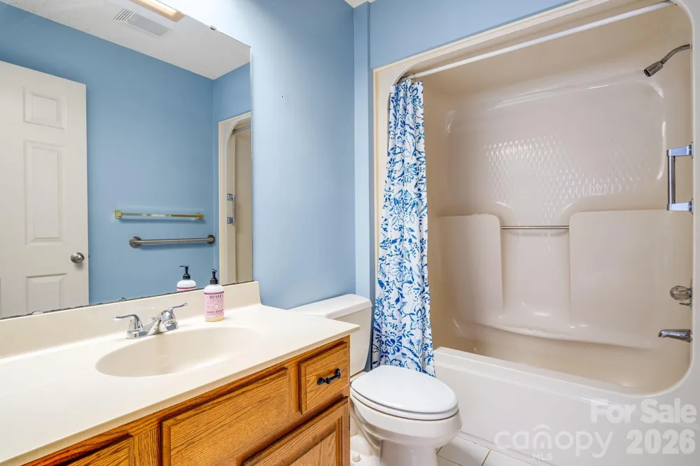 1104 Red Oak Drive Hendersonville, NC 28791