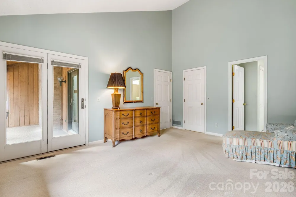 1104 Red Oak Drive Hendersonville, NC 28791
