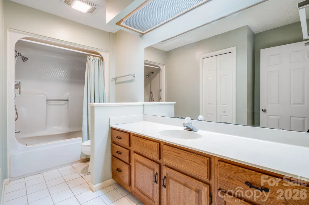 1104 Red Oak Drive Hendersonville, NC 28791