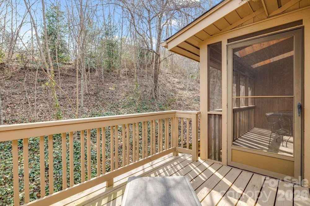 1104 Red Oak Drive Hendersonville, NC 28791