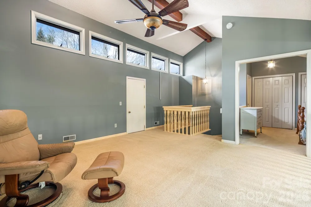 1104 Red Oak Drive Hendersonville, NC 28791