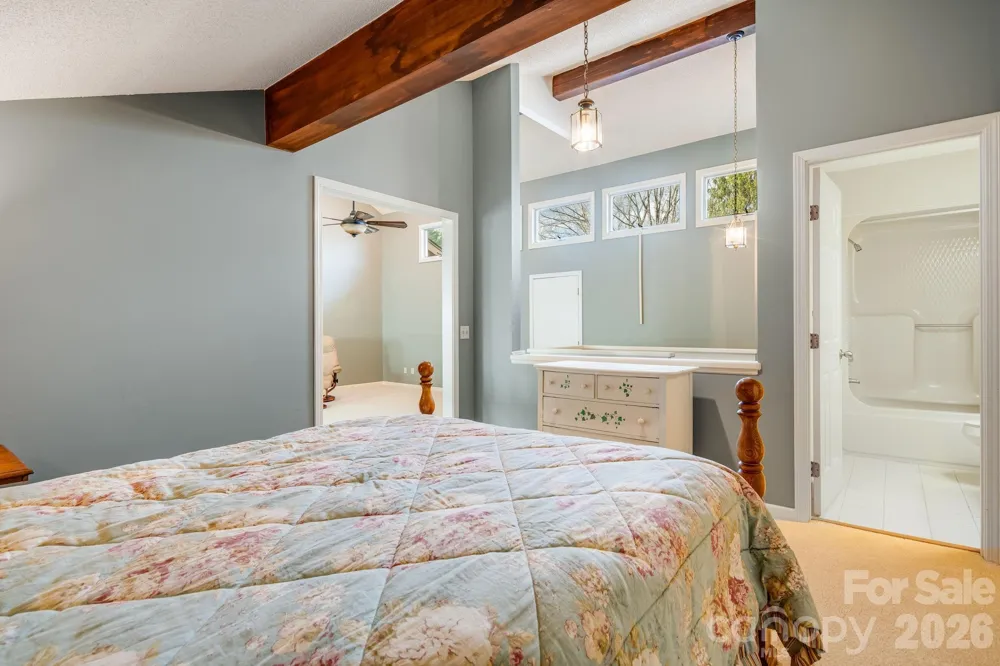 1104 Red Oak Drive Hendersonville, NC 28791