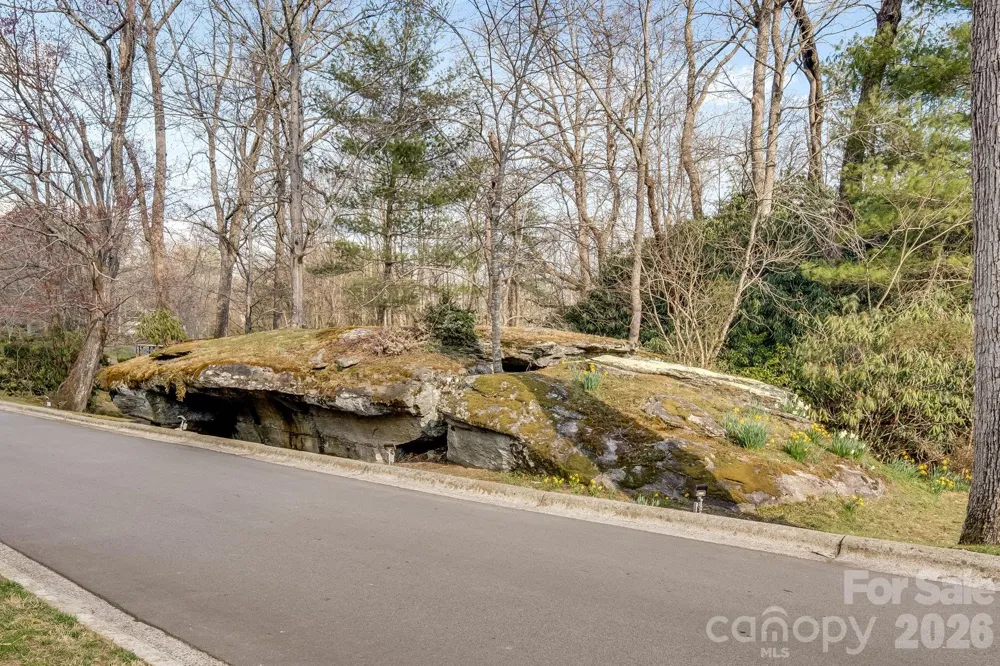 1104 Red Oak Drive Hendersonville, NC 28791