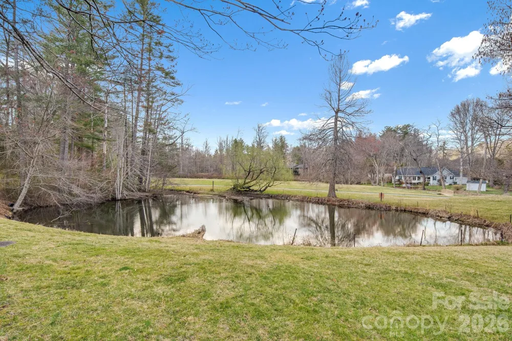 1104 Red Oak Drive Hendersonville, NC 28791