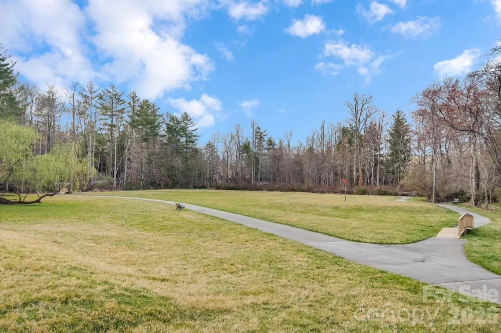 1104 Red Oak Drive Hendersonville, NC 28791