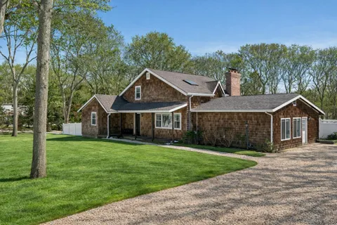 4 Stuart Court
