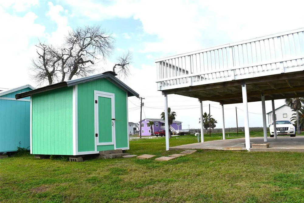 1769 County Road 201 Sargent, TX 77414