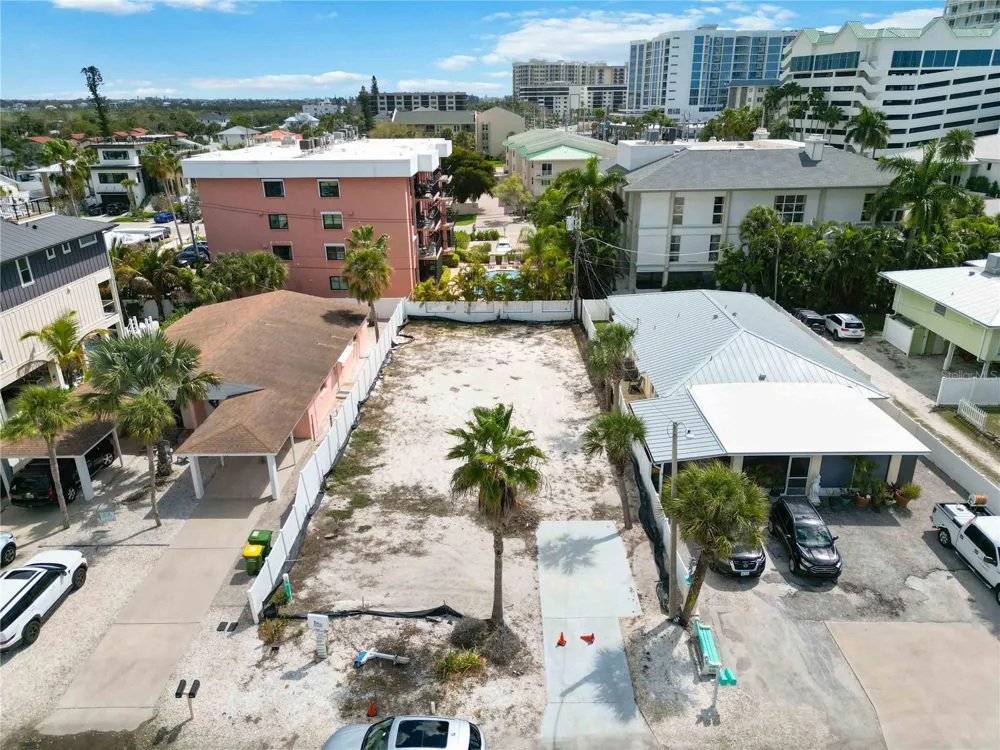 132 GRANT DRIVE Sarasota, FL 34236