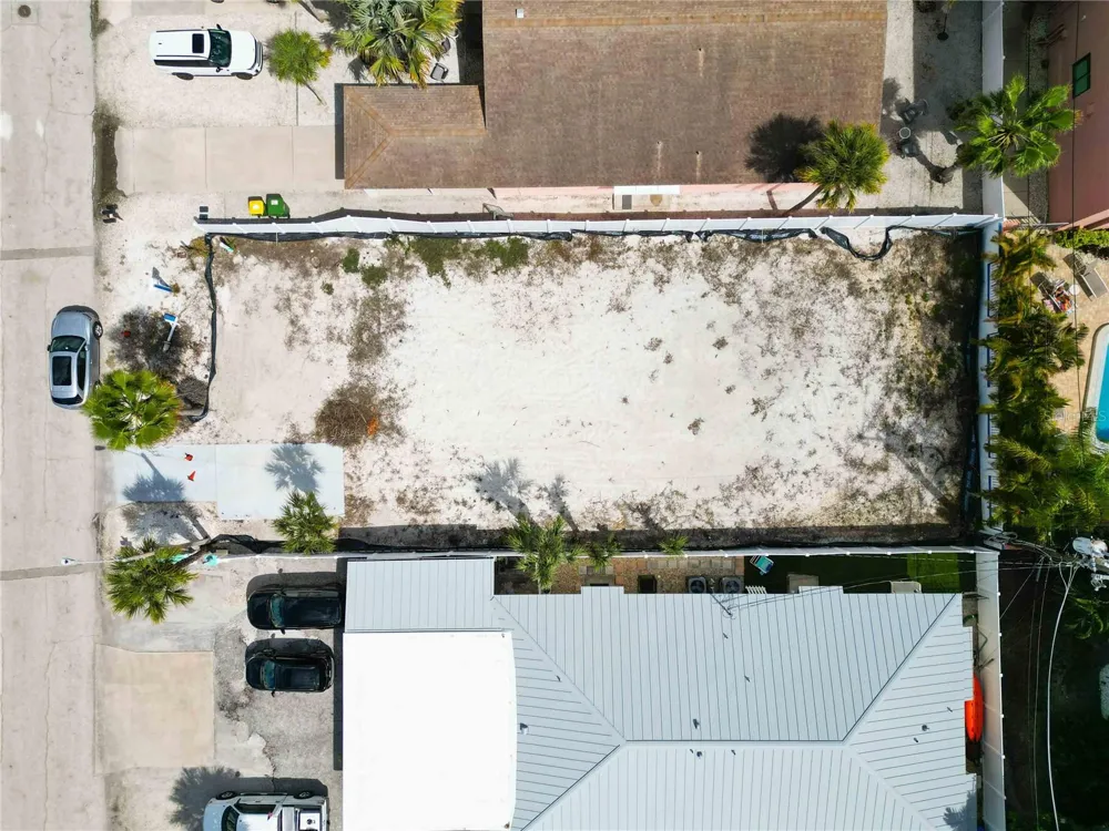 132 GRANT DRIVE Sarasota, FL 34236