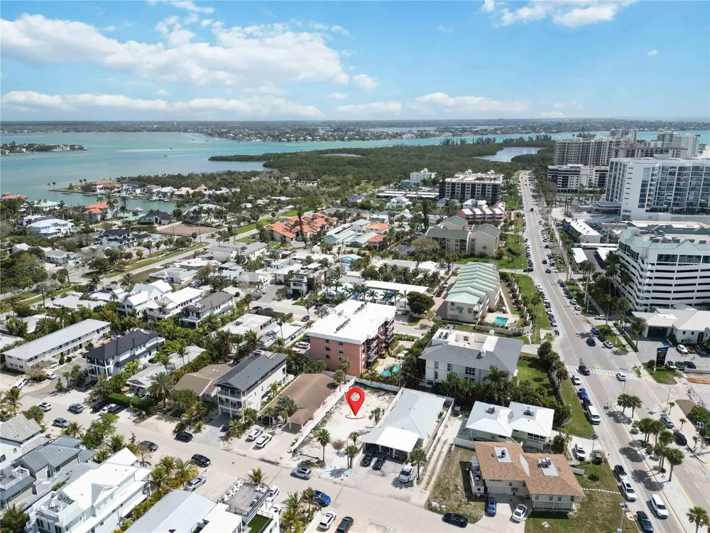 132 GRANT DRIVE Sarasota, FL 34236
