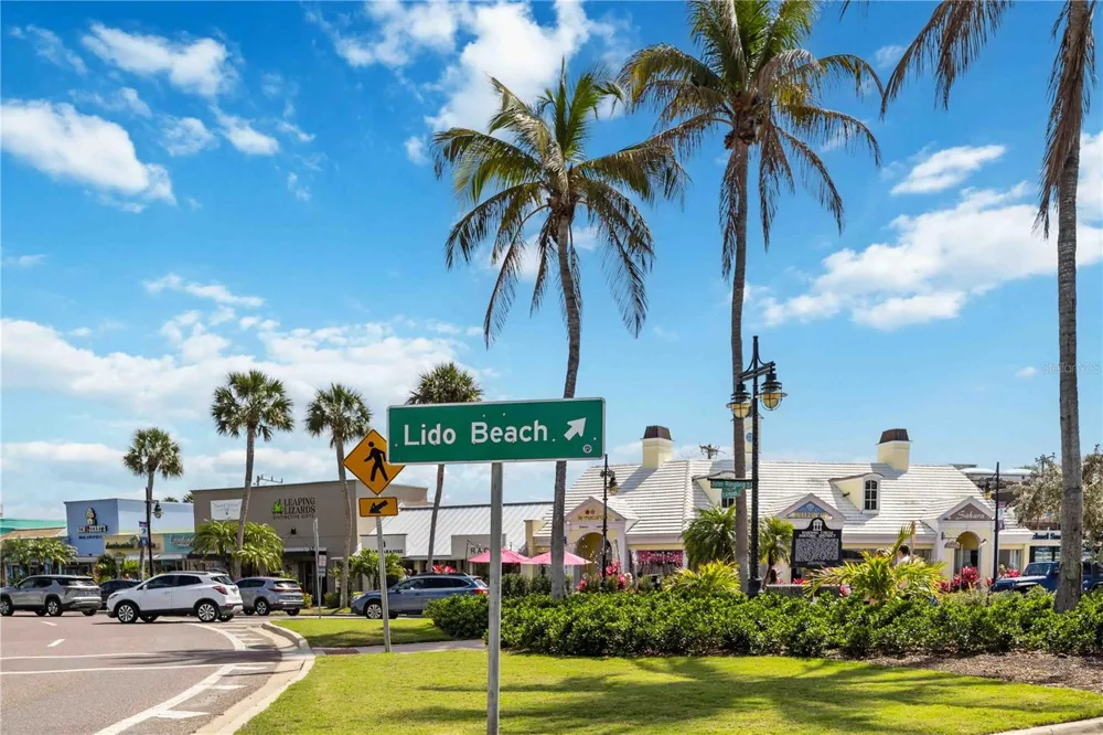 132 GRANT DRIVE Sarasota, FL 34236