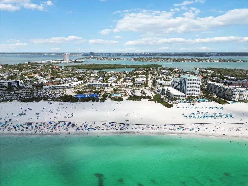 132 GRANT DRIVE Sarasota, FL 34236