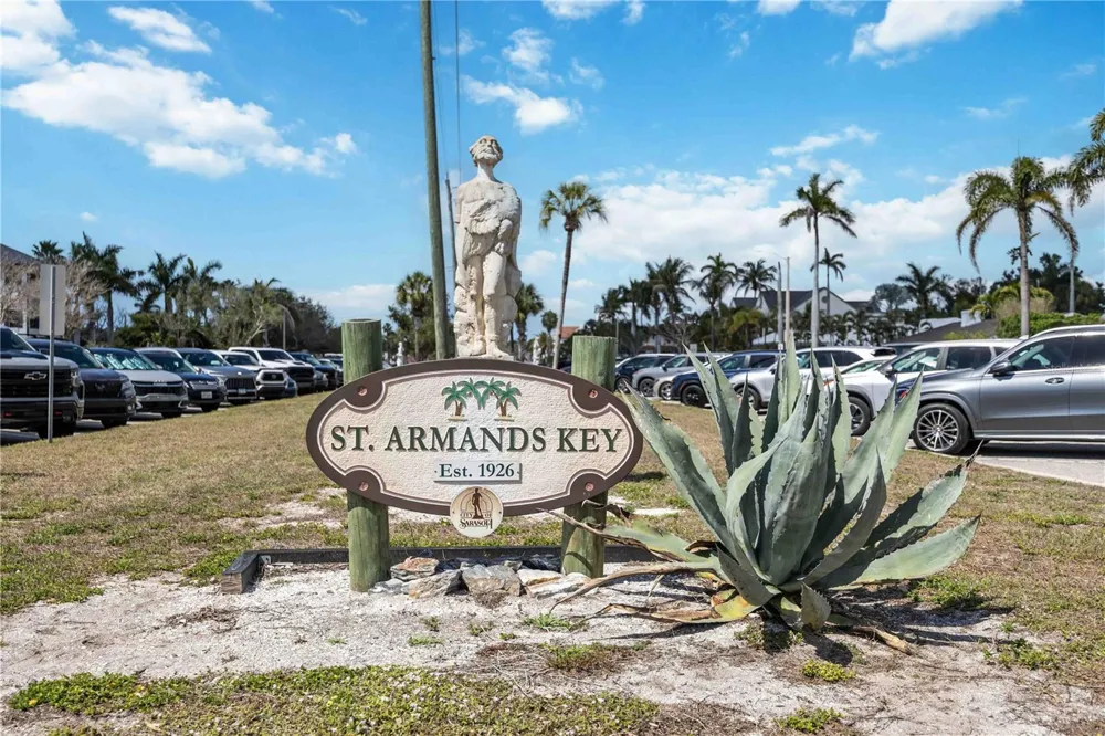 132 GRANT DRIVE Sarasota, FL 34236