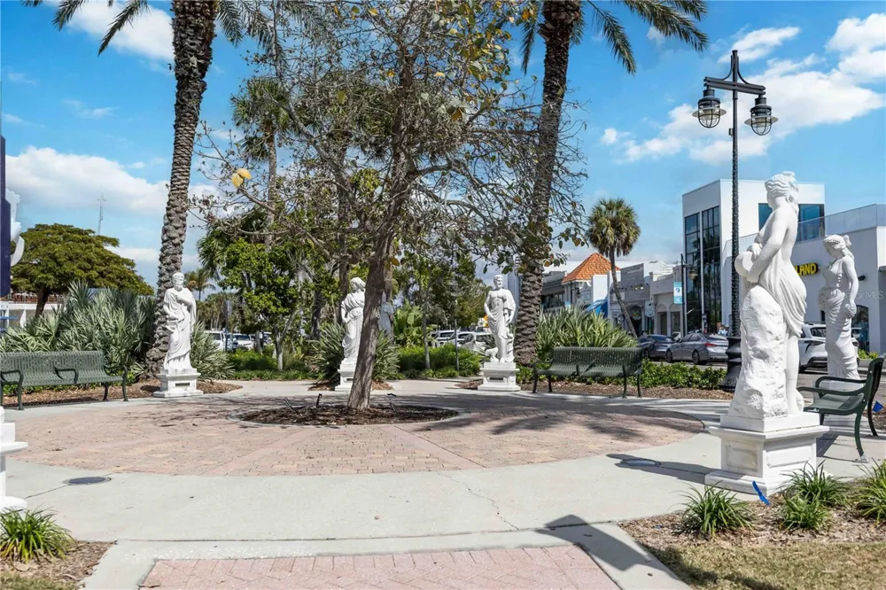 132 GRANT DRIVE Sarasota, FL 34236