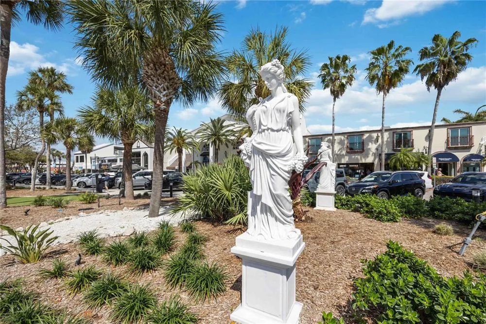 132 GRANT DRIVE Sarasota, FL 34236