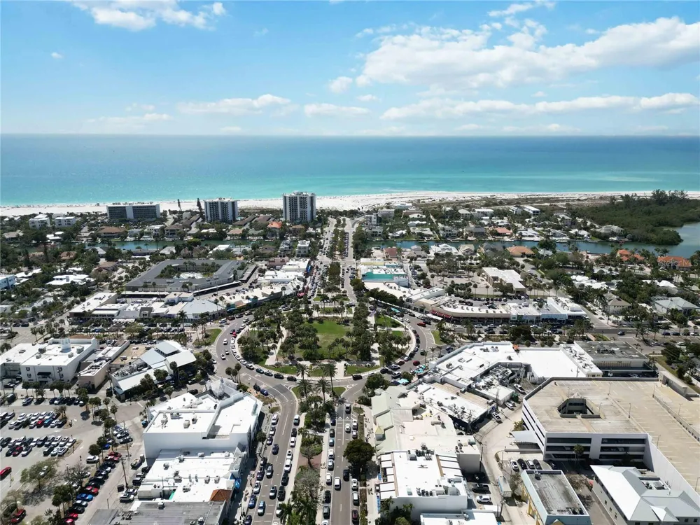 132 GRANT DRIVE Sarasota, FL 34236